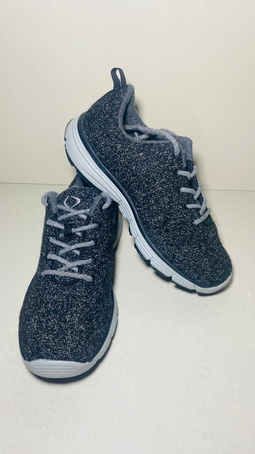 Apex Knit Flex Lightweight Running Shoes — Charcoal & White